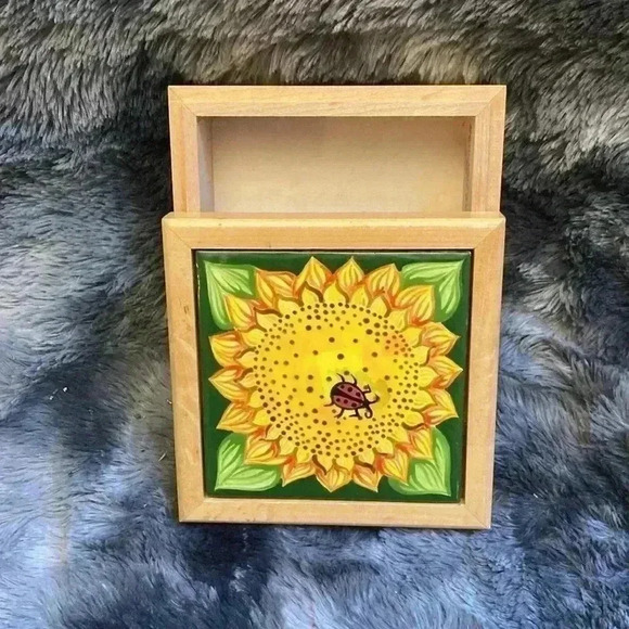 Sunflower trinket box with hand  painted tile top - Picture 11 of 16